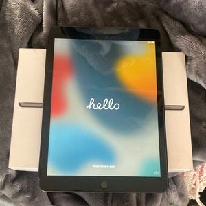 Apple IPad 9th gen 64GB with Smart Keyboard
